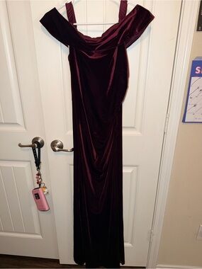 DB studio Velvet Maxi Dress Burgundy Size 8